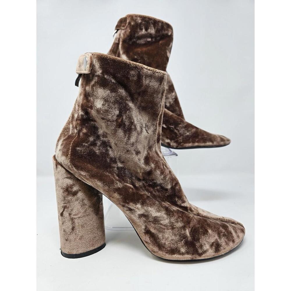 Public Desire Heeled Velvet Boots Sz 7‎